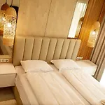 Apartman Panorama Deluxe - Pool & Free Parking *