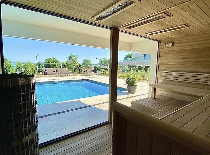 Panorama Deluxe - Pool & Free Parking Apartament *